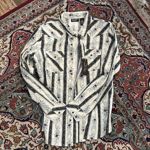 Wrangler Retro Women’s Fitted Snap Shirt. - Picture 1 of 3